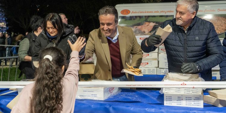 El Carnaval se despide en Maliaño con el juicio y quema del Cachón