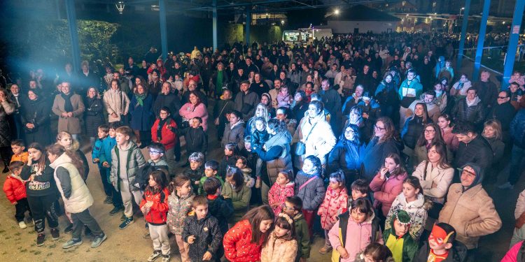 El Carnaval se despide en Maliaño con el juicio y quema del Cachón