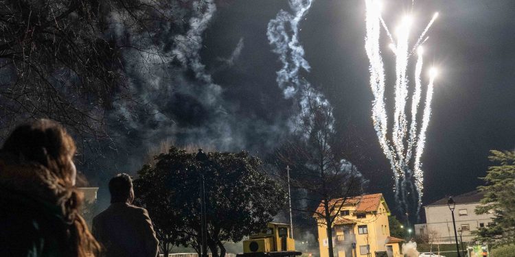 El Carnaval se despide en Maliaño con el juicio y quema del Cachón