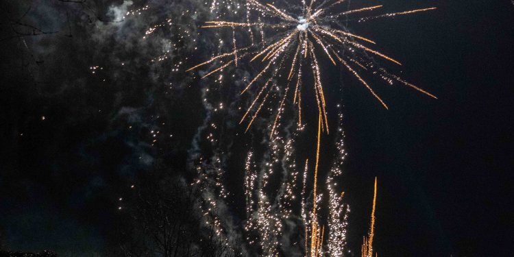 El Carnaval se despide en Maliaño con el juicio y quema del Cachón