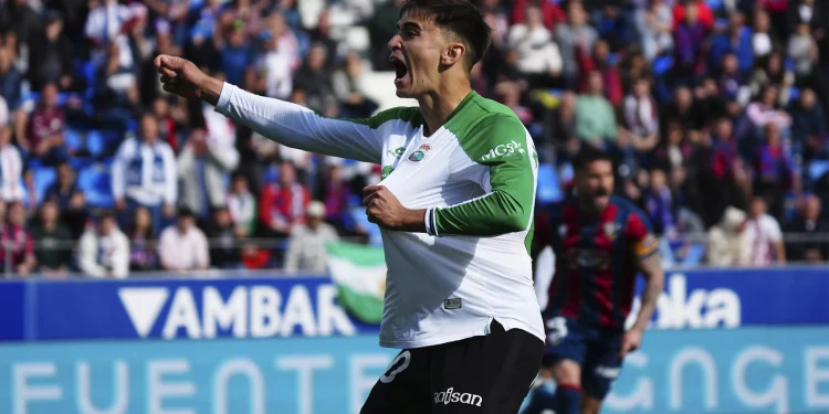 El Racing remonta en El Alcoraz y suma una victoria clave para seguir soñando con el ascenso