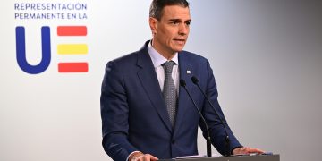 Pedro Sánchez anuncia que España alcanzará el 2% del gasto en defensa en 2025, superando el compromiso inicial