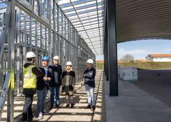 La pista polideportiva de Escobedo entra en su fase final con vestuarios innovadores y mejoras añadidas