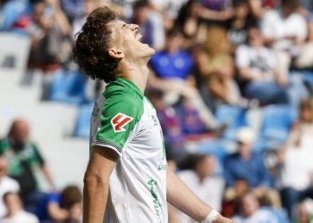 El Racing cae en Valencia ante el Levante y pierde el golaveraje