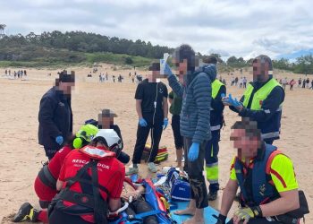 Muy grave un hombre tras ser rescatado del agua en la playa de Somo