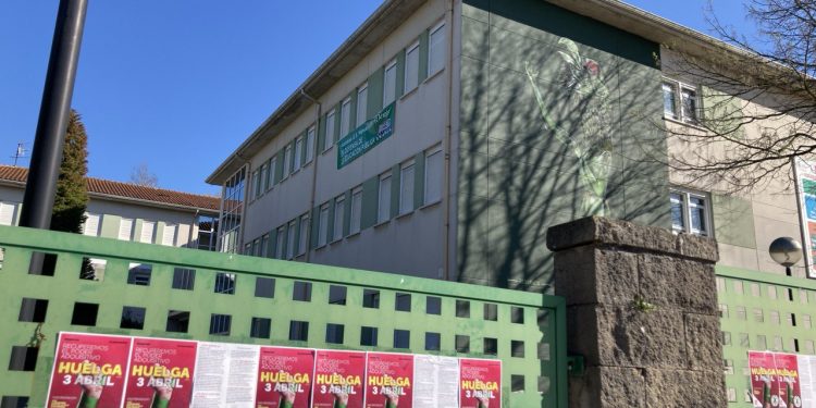 El profesorado de Cantabria protagoniza su primera huelga desde 2020 con masiva manifestación por mejoras salariales