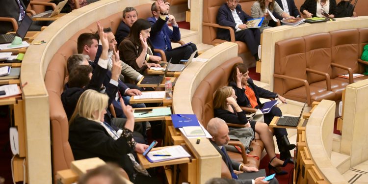 Luz verde a reforzar con médicos los equipos que valoran la discapacidad en Cantabria