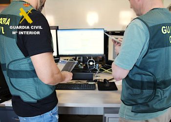 Detenidas doce personas por una red de sextorsión que extorsionó a dos cántabros con más de 21.000 euros