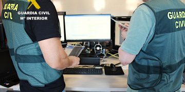 Detenidas doce personas por una red de sextorsión que extorsionó a dos cántabros con más de 21.000 euros