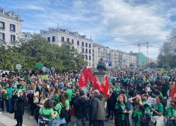 El profesorado de Cantabria protagoniza su primera huelga desde 2020 con masiva manifestación por mejoras salariales