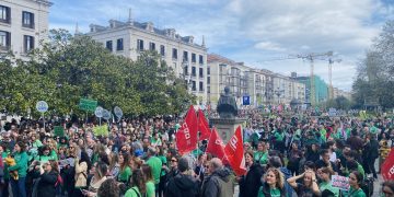 El profesorado de Cantabria protagoniza su primera huelga desde 2020 con masiva manifestación por mejoras salariales