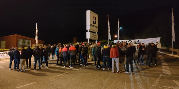 Cuarto día de huelga en Bridgestone: los trabajadores siguen rechazando el ERE que plantea 211 despidos