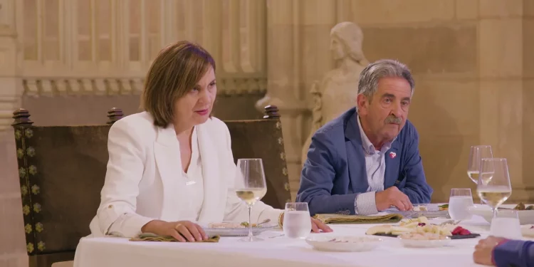 La esposa de Revilla asegura que no han recibido notificación de la demanda del rey Juan Carlos I