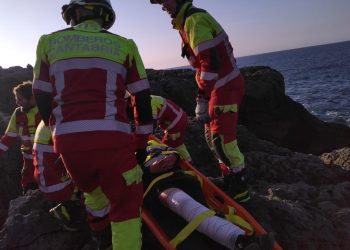 Rescatada una mujer herida en una zona rocosa de Punta Garfanta, en Noja