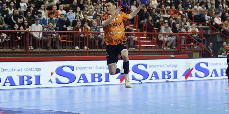 El Bathco Torrelavega desafía la fortaleza de El Sargal tras dos empates de mérito