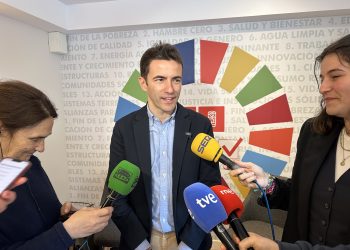 Pedro Casares exige a Buruaga una rectificación y propone pactos por la educación y la sanidad en Cantabria