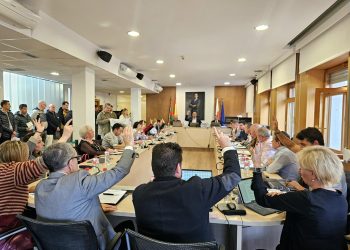 El Pleno de Torrelavega aprueba la adjudicación del transporte urbano y escolar por 29,2 millones