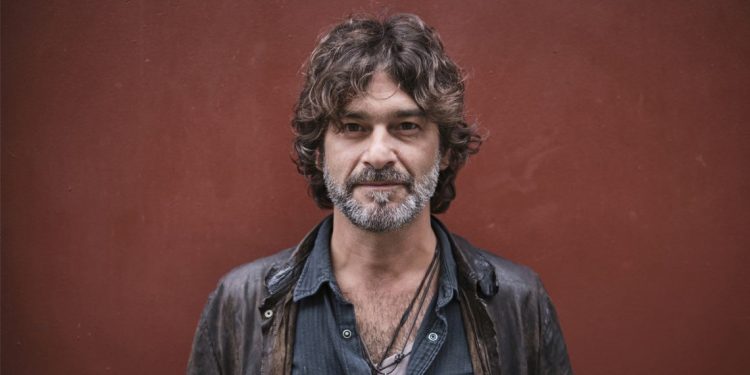 Quique González, Premio Cantabria Infinita en los Sisión Vermú por su vínculo musical y emocional con la comunidad