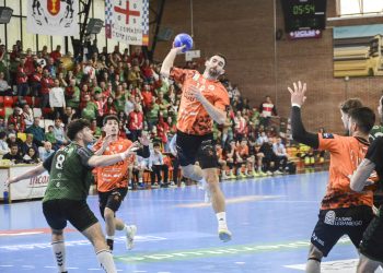 El Bathco Torrelavega firma una victoria de autoridad en Cuenca y mantiene su racha como visitante