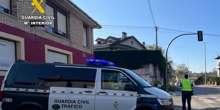 Investigado un conductor de 28 años por circular temerariamente sin puntos en el carné en Solares y Ceceñas