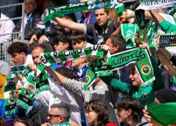 Agotadas las entradas para el Racing contra el Depor: solo quedan disponibles a través de cesión de abonos