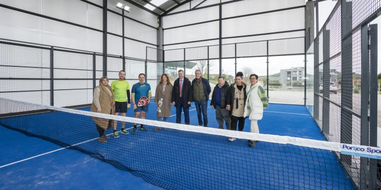 Inauguradas las nuevas pistas de pádel cubiertas de Requejada con apoyo del Gobierno