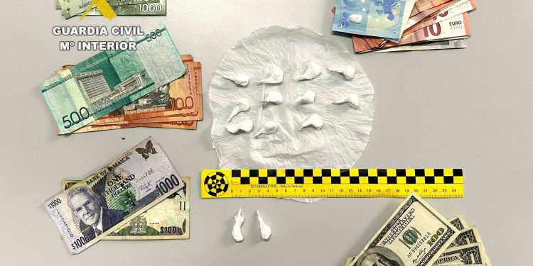 Detenida en Solares una mujer por tráfico de drogas tras ser sorprendida vendiendo cocaína en el aparcamiento de un supermercado