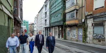 Santander adjudica la demolición de los edificios 9 y 13 de la calle Alta por más de 250.000 euros
