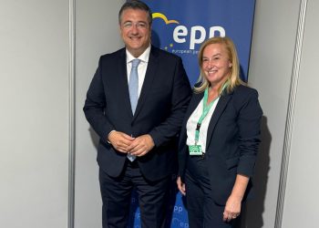 González Revuelta reclama al comisario europeo de Transportes mayor inversión en las conexiones ferroviarias de Cantabria