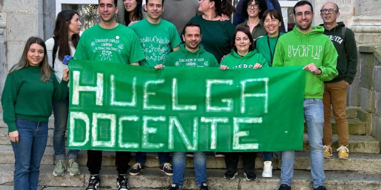 El profesorado de Cantabria protagoniza su primera huelga desde 2020 con masiva manifestación por mejoras salariales