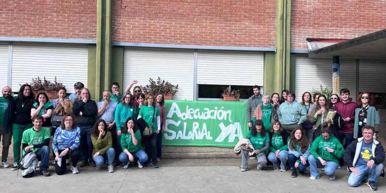 Dos de cada tres docentes secundan la huelga en Cantabria para exigir mejoras salariales