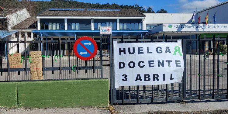 El profesorado de Cantabria protagoniza su primera huelga desde 2020 con masiva manifestación por mejoras salariales