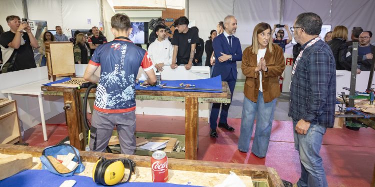 Buruaga refuerza la apuesta del Gobierno de Cantabria por la Formación Profesional con una oferta récord de 150 títulos para el curso 2025/2026