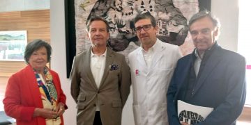 El artista Pierre d’Argyll dona la obra Thinking Santander al Hospital Valdecilla