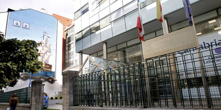 Cantabria reduce su deuda pública y cierra 2024 con uno de los mejores superávits autonómicos