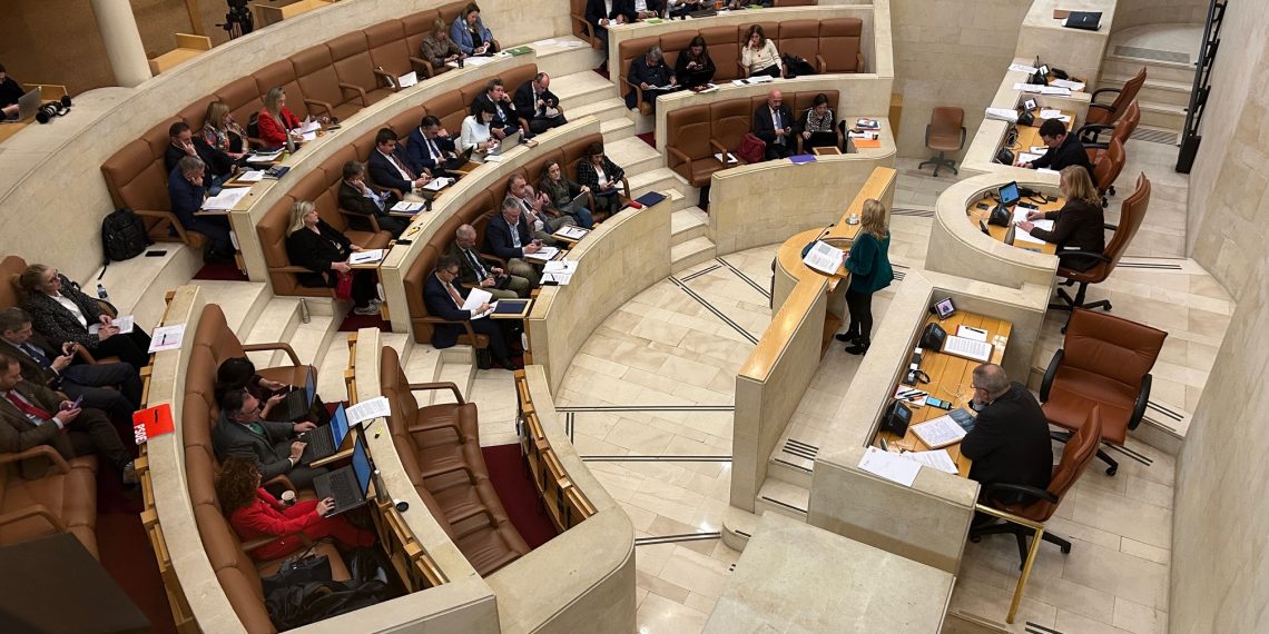 El Parlamento de Cantabria reclama más medios para Atención Primaria y rechaza propuestas de PSOE y Vox