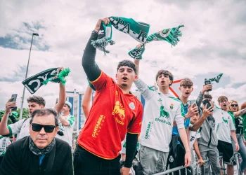 Más de 300 racinguistas acompañarán al equipo en Almería