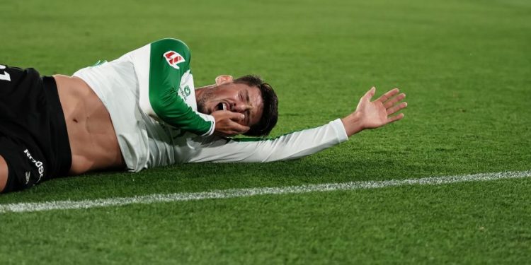 Un Racing sin rumbo naufraga en Almería