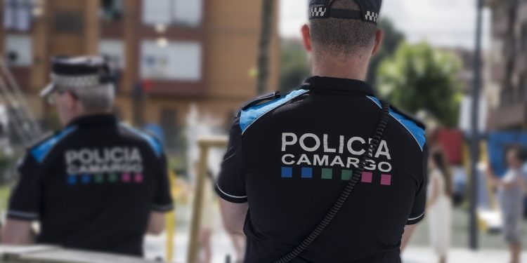 Un policía local de Camargo salva la vida a un hombre tras practicarle maniobras de reanimación durante más de ocho minutos