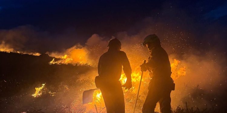 El Gobierno de Cantabria mantiene activo el operativo forestal tras registrar seis incendios en una jornada