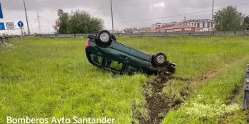 Dos accidentes simultáneos movilizan a los bomberos en la A-67 y la S-10