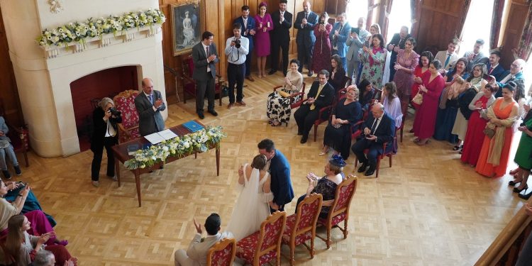Más de 7.000 personas asistieron a las bodas civiles celebradas en el Palacio de La Magdalena en 2024