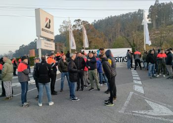 Octavo día de huelga en Bridgestone paraliza de nuevo la planta de Puente San Miguel