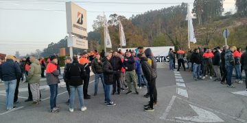 Octavo día de huelga en Bridgestone paraliza de nuevo la planta de Puente San Miguel