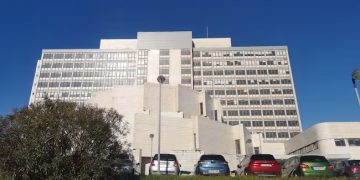 El desmontaje de la Residencia Cantabria comenzará en junio y será más barato de lo previsto, según César Pascual