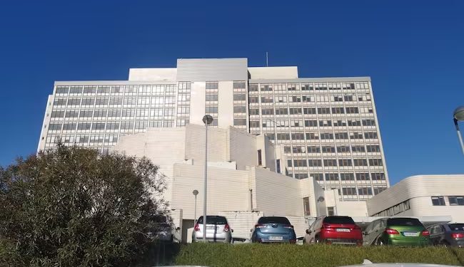 El desmontaje de la Residencia Cantabria comenzará en junio y será más barato de lo previsto, según César Pascual