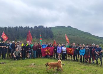 Cantabristas reúne a más de un centenar de personas en el Dobra contra el “absurdo” Parque Cuaternario