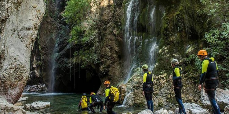 Las mejores experiencias y actividades únicas en la naturaleza: Disfruta de la aventura en Granada y Sierra de Cazorla