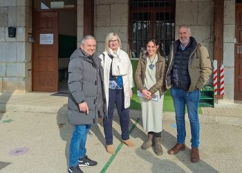 Hazas de Cesto garantiza el aula de bebés y el comedor escolar tras un acuerdo con Educación