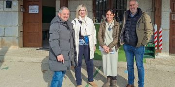 Hazas de Cesto garantiza el aula de bebés y el comedor escolar tras un acuerdo con Educación